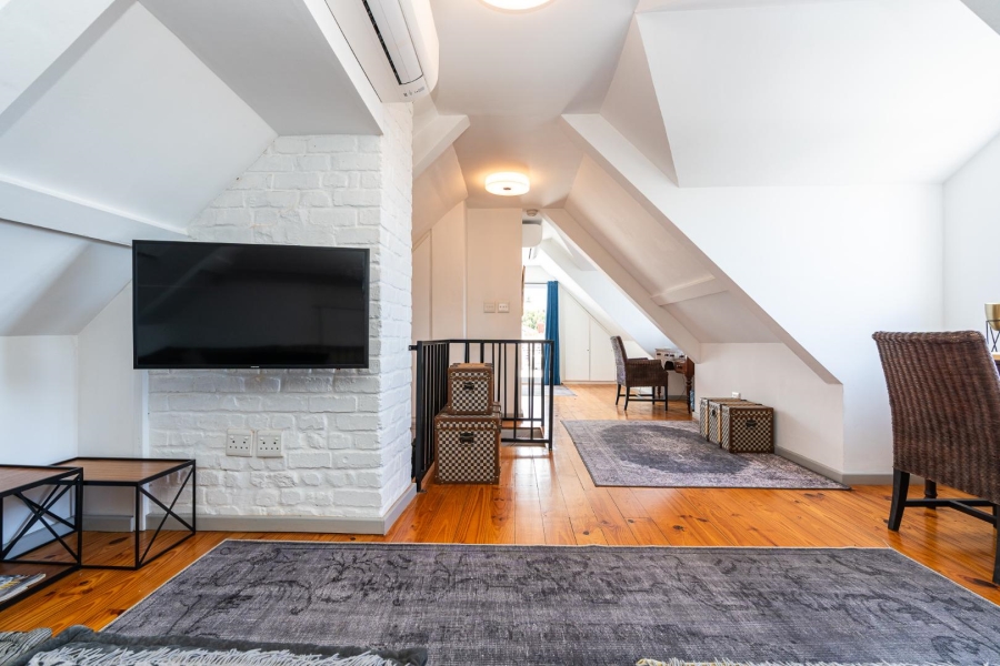 4 Bedroom Property for Sale in Oranjezicht Western Cape